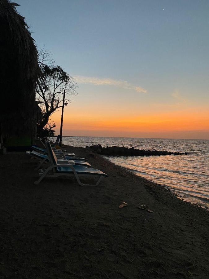 Isla Luna Beach Baru Exterior photo